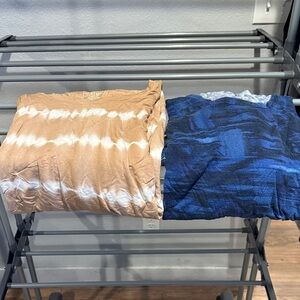 Time and Tru Tan and Terra Sky Blue Tie-Dye Shirt Set